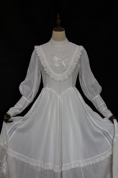Vit vintage maxiklänning med spets - viktoriansk klänning Bal med långa ärmar Plus Size
